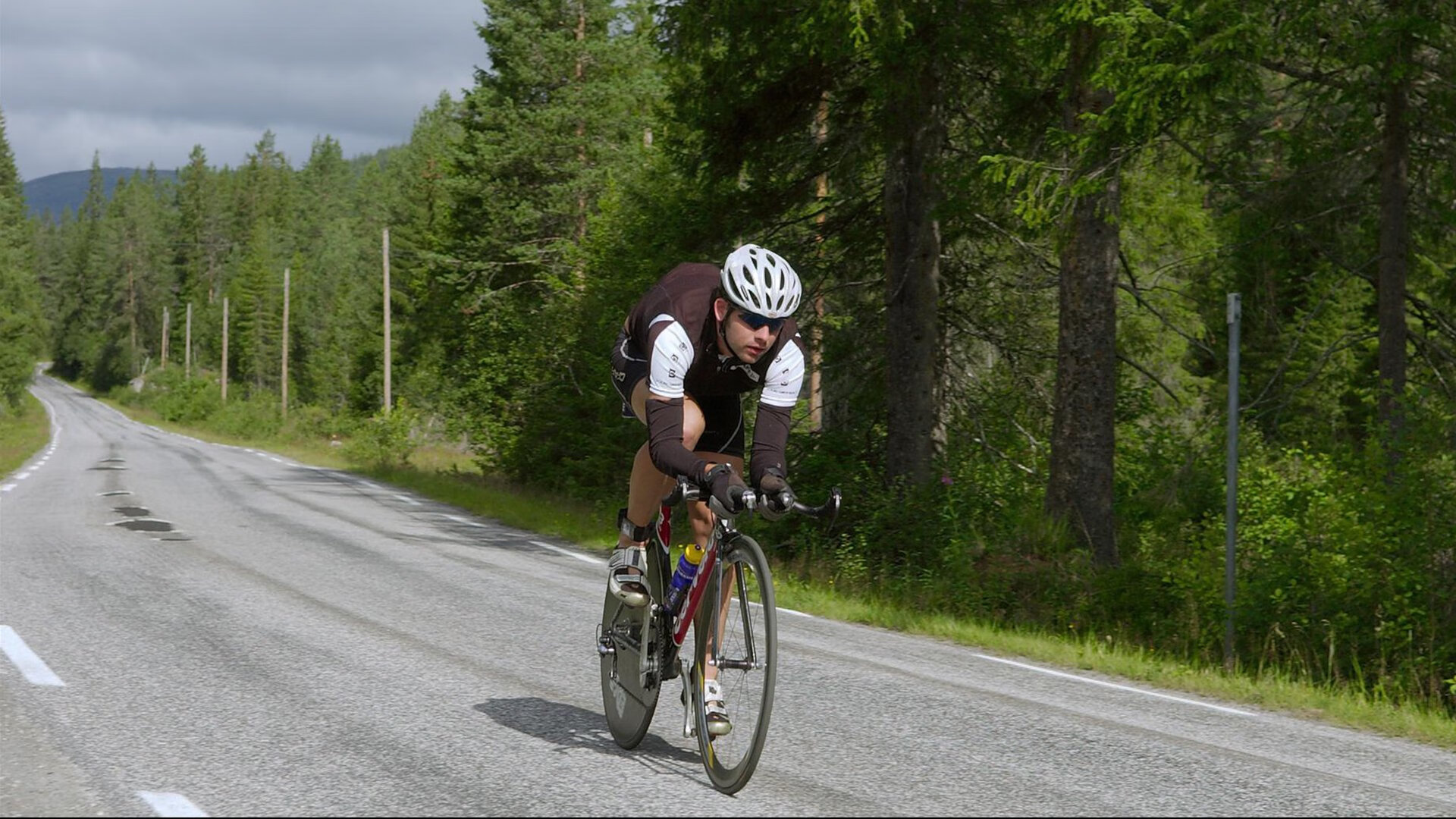 “一带一路”足球合作项目惠及多国,推动中国足球走向国际,助力国足